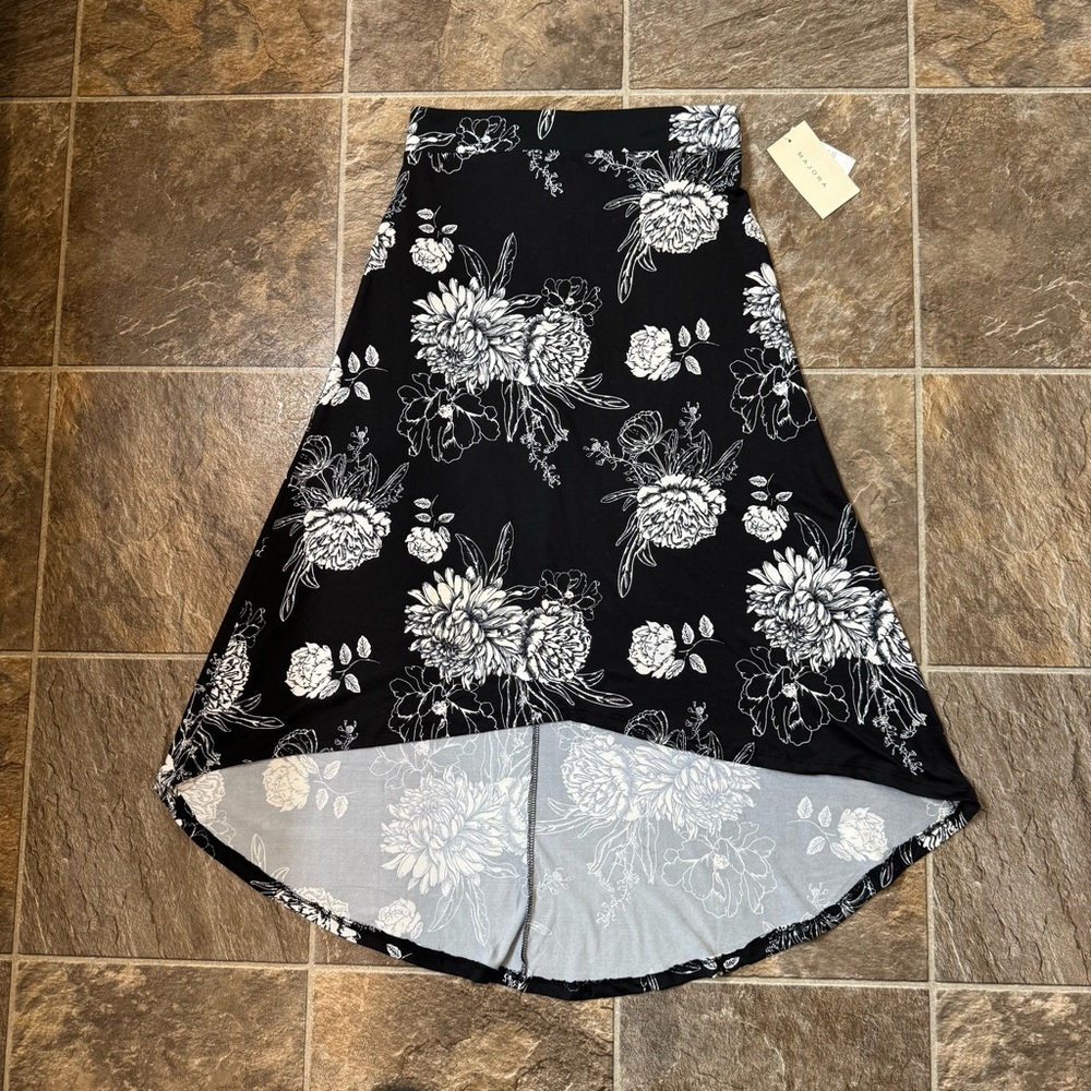 Majora Maxi Medium Black Chrysanthemum tango skirt
